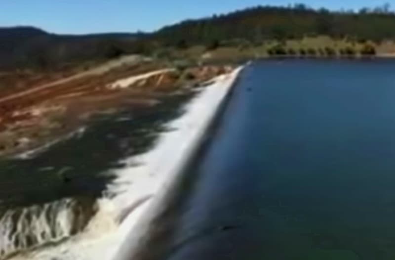 Oroville Dam Overflowing